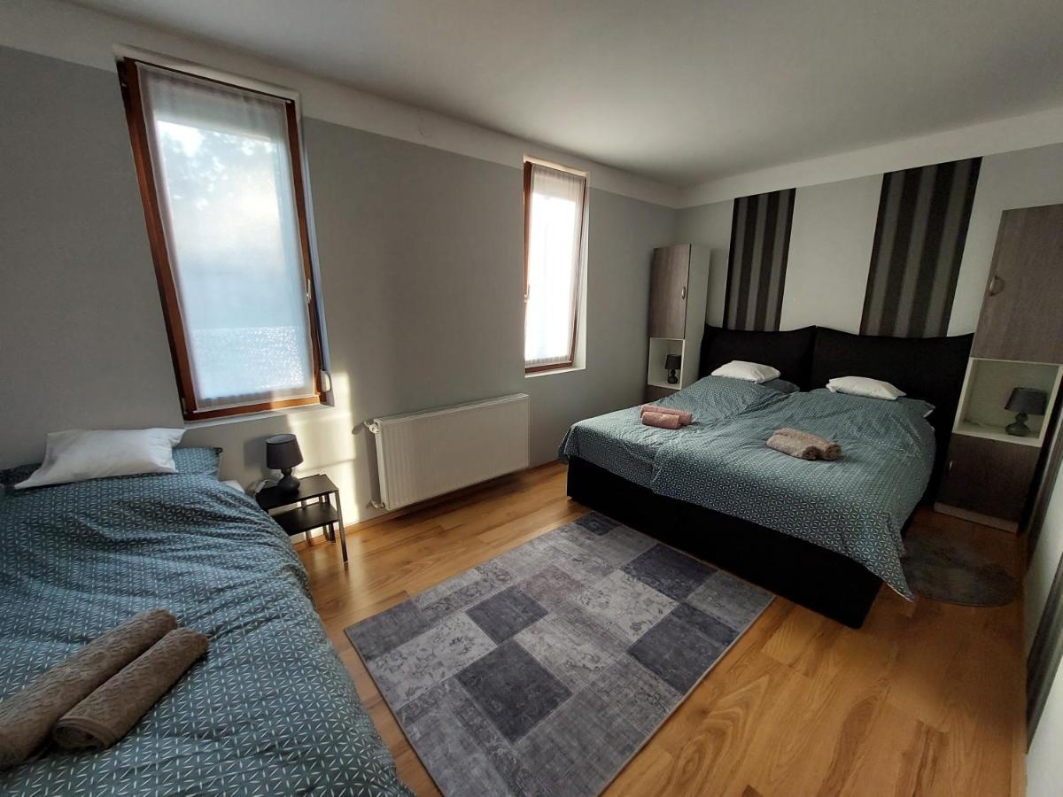 CsaládBarát Vendéglak Szegedi Magánszálláshely 9 fő részére, nagycsaládok és baráti társaságok részére Exterior foto